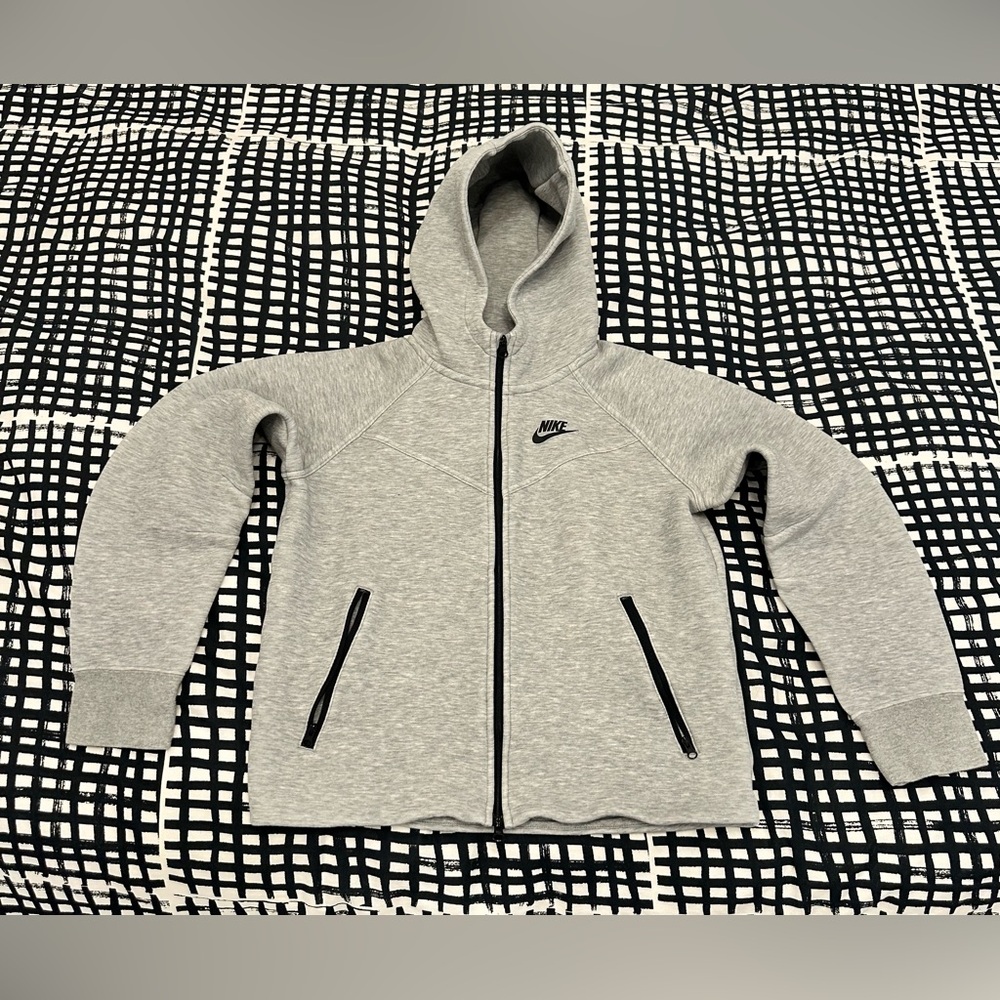 Nike Kids Sportswear Tech Fleece Full-Zip Gray Hooded Jacket size L FD2979-063